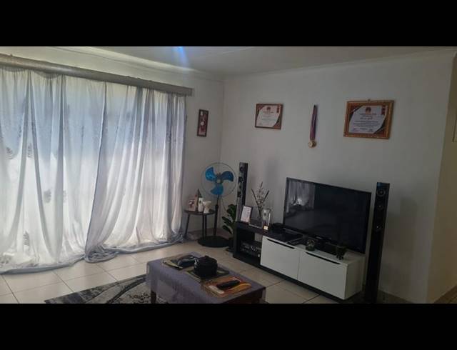 2 BEDROOM TOWNHOUSE FOR SALE IN BEDFORD GARDENS